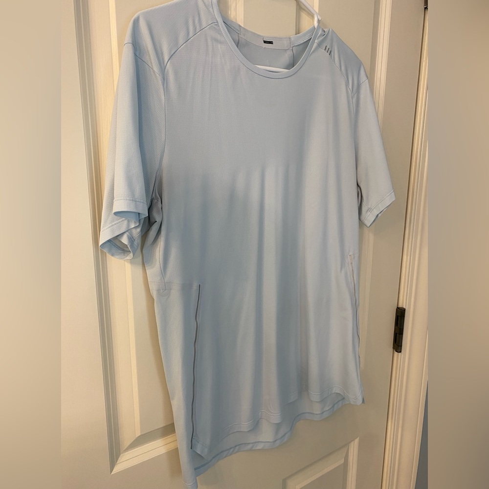 Men’s Lululemon shirt